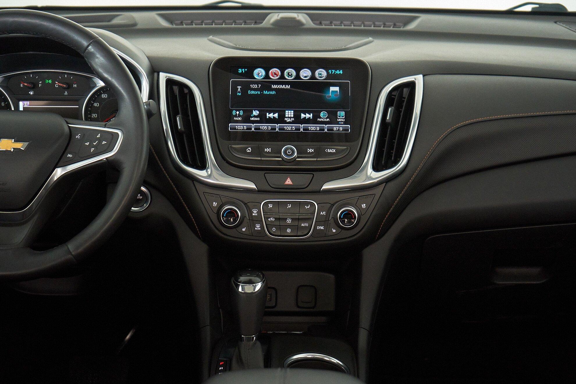 Chevrolet Equinox 2017, серый