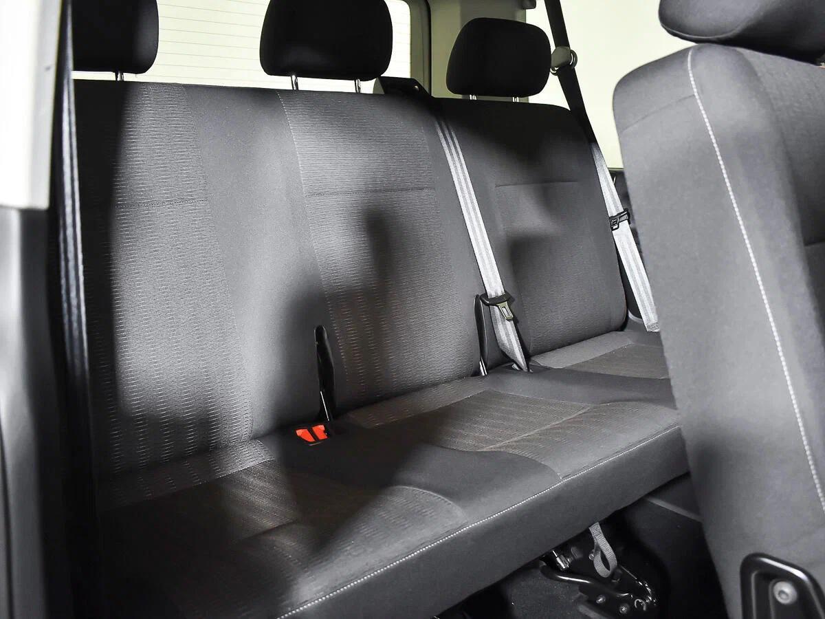 Volkswagen Caravelle 2018, серебряный