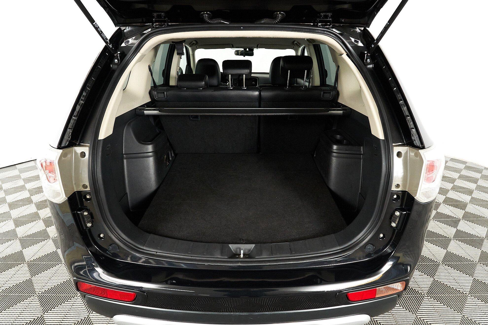Mitsubishi Outlander 2014, черный