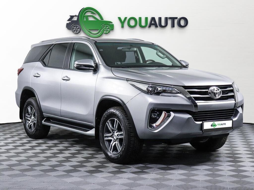 Toyota Fortuner 2020, серебряный