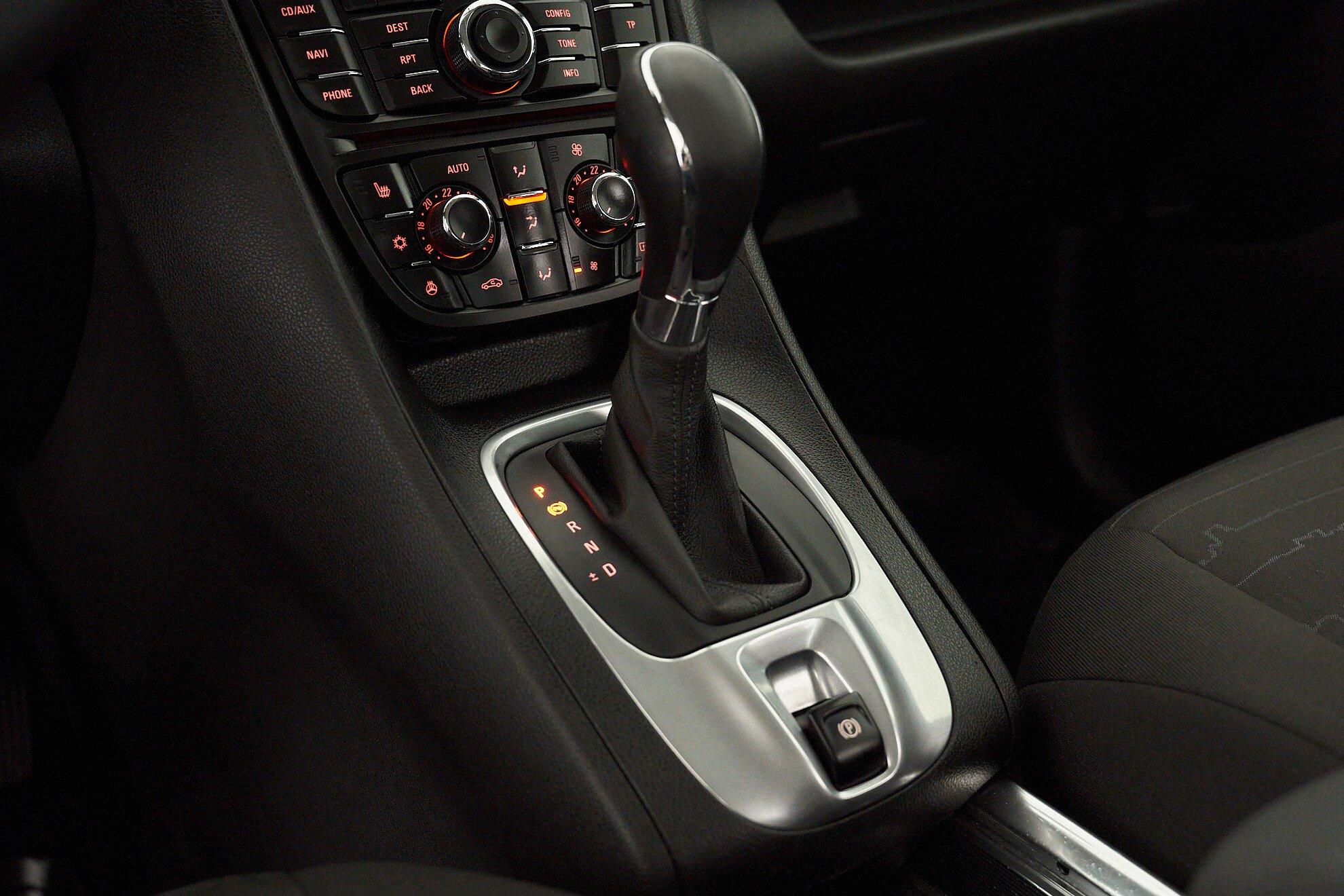Opel Meriva 2012, белый