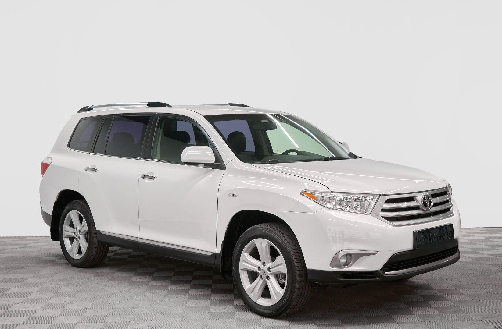 Toyota Highlander 2011, белый
