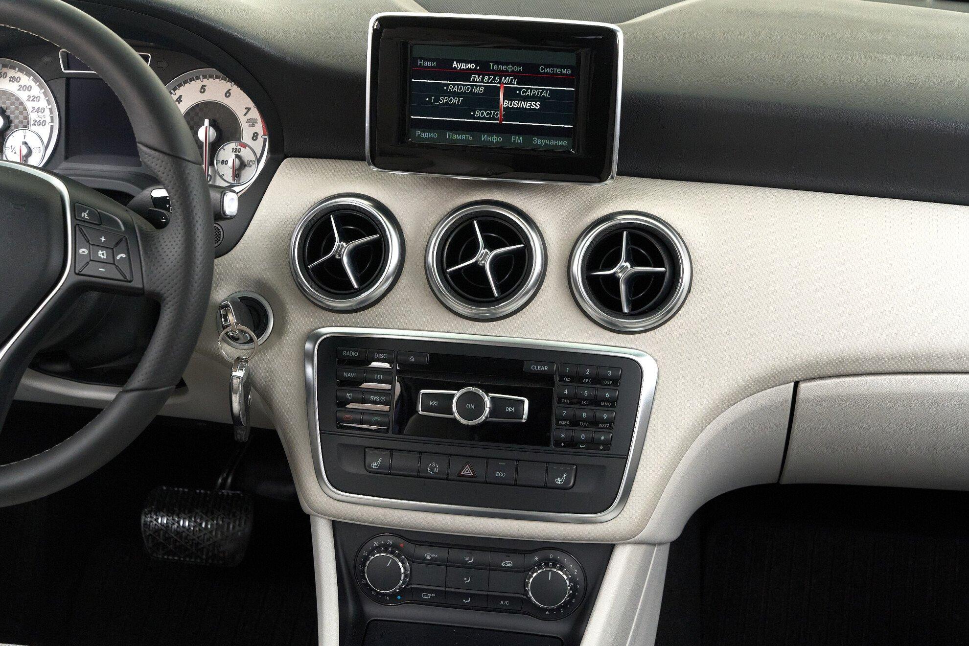Mercedes-Benz A-Класс 2013, белый