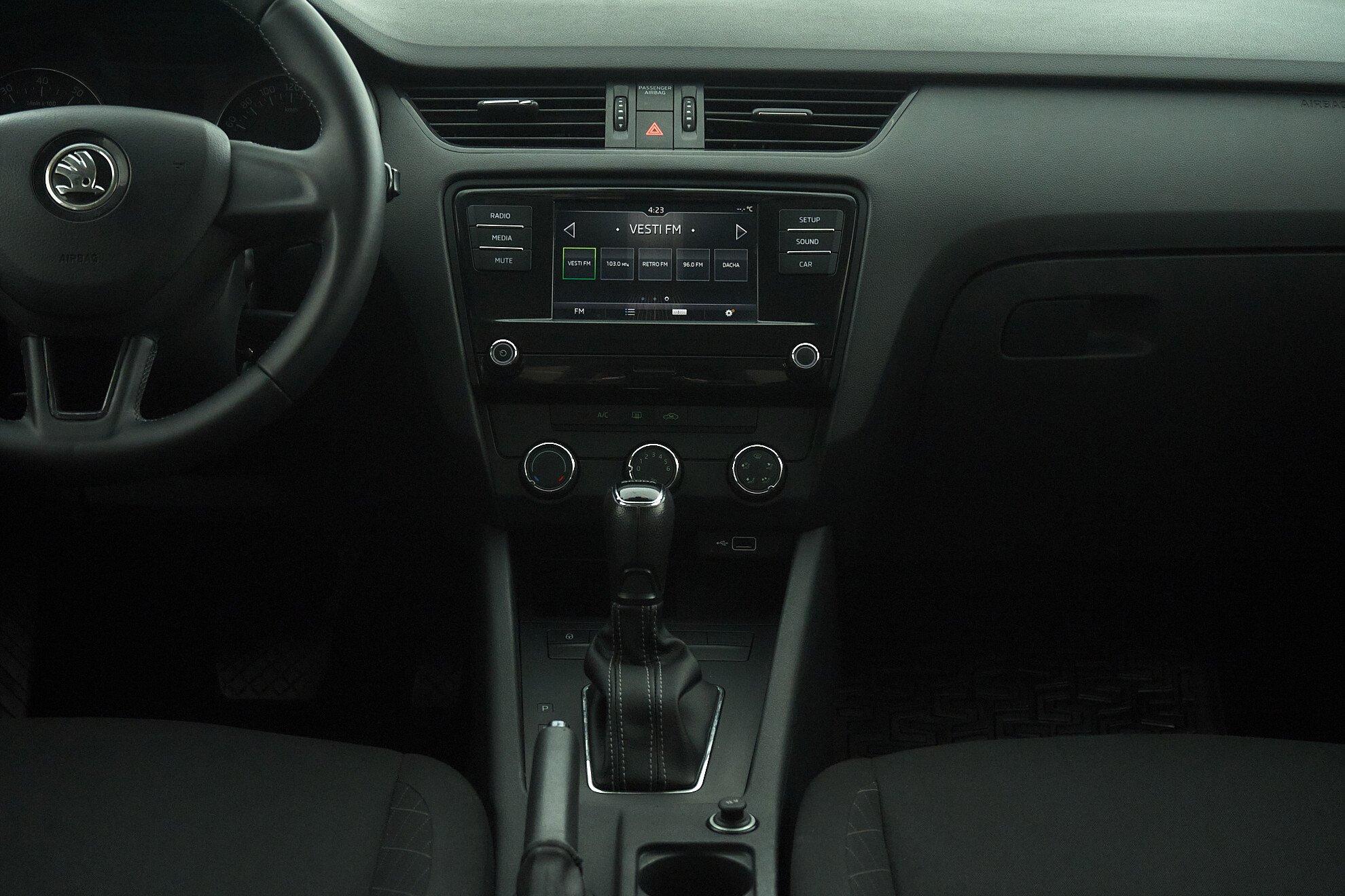 Skoda Octavia 2020, белый
