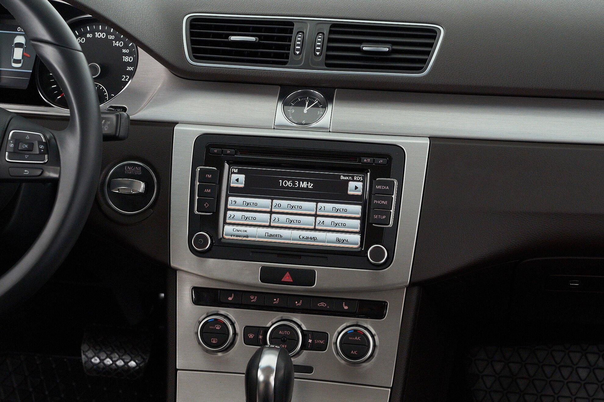 Volkswagen Passat 2013, черный