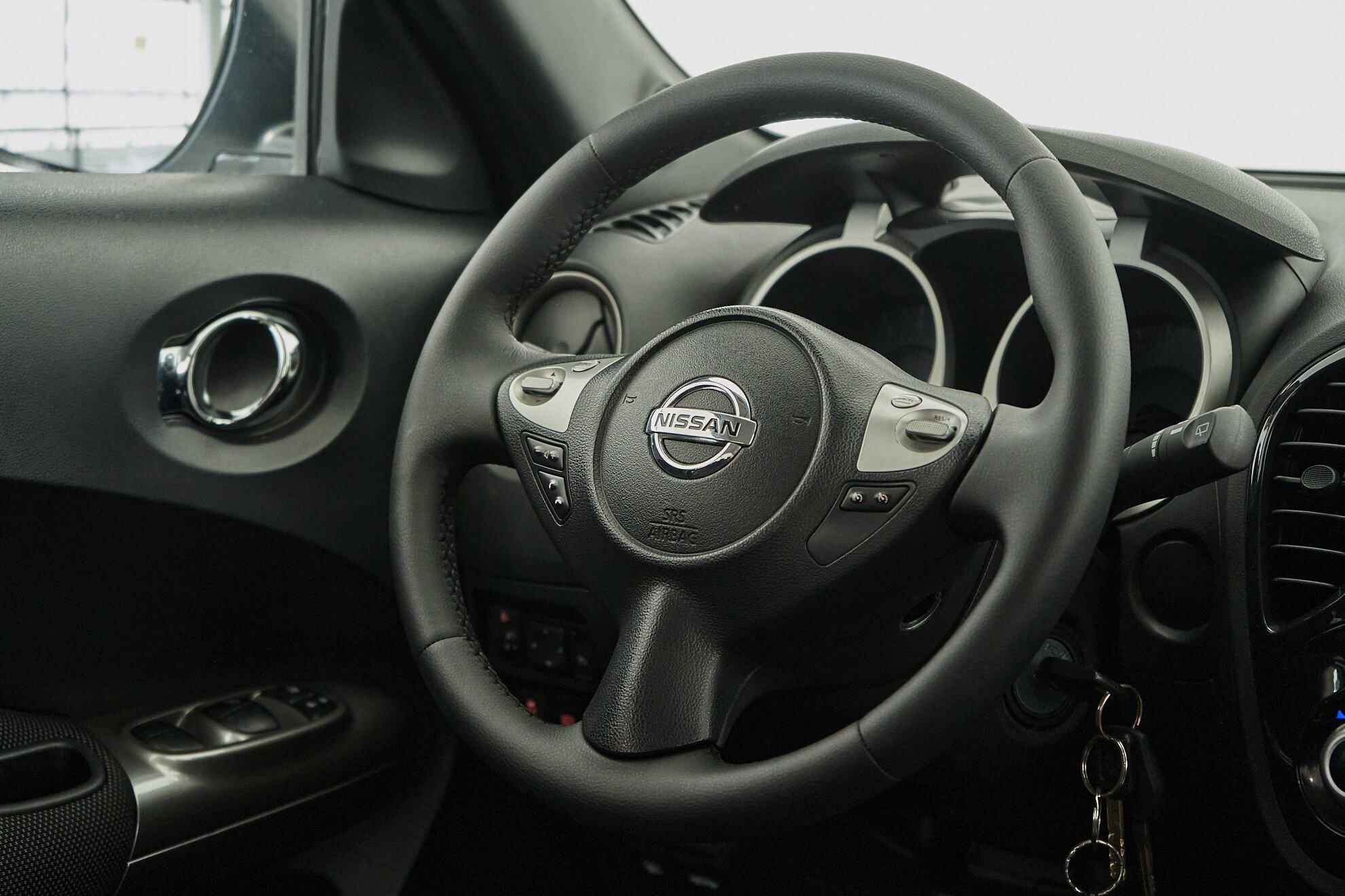 Nissan Juke 2012, белый