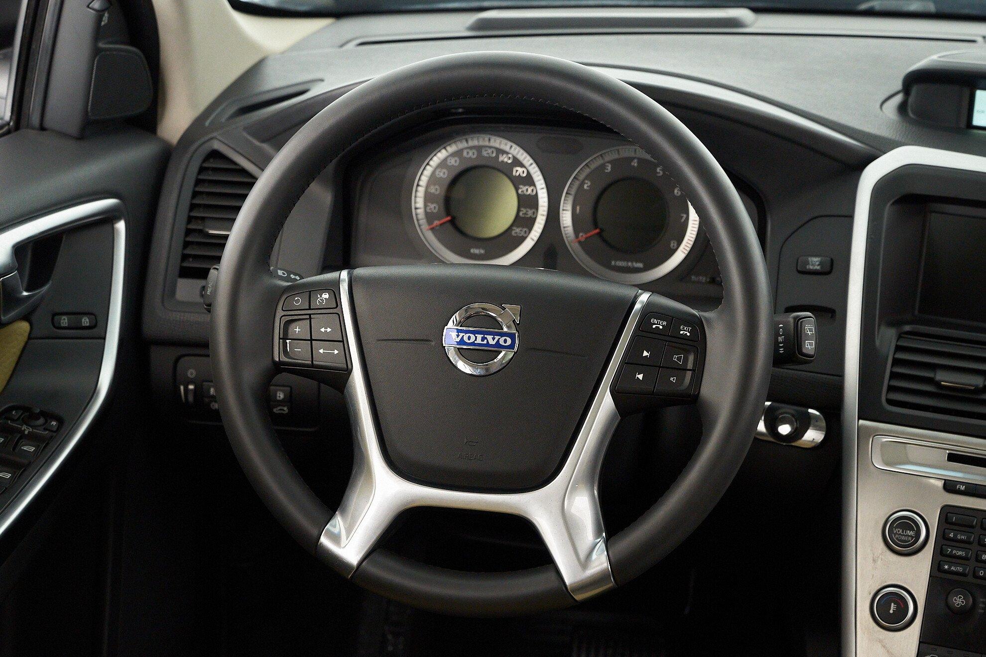 Volvo XC60 2010, черный