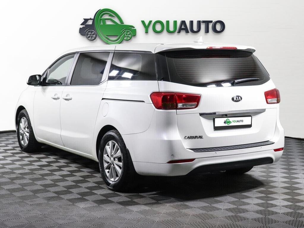 Kia Carnival 2016, белый