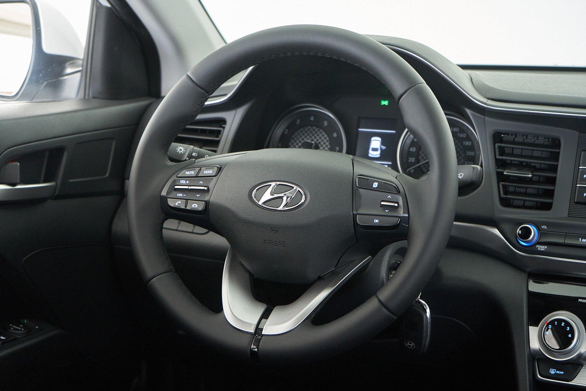Hyundai Avante 2019, белый