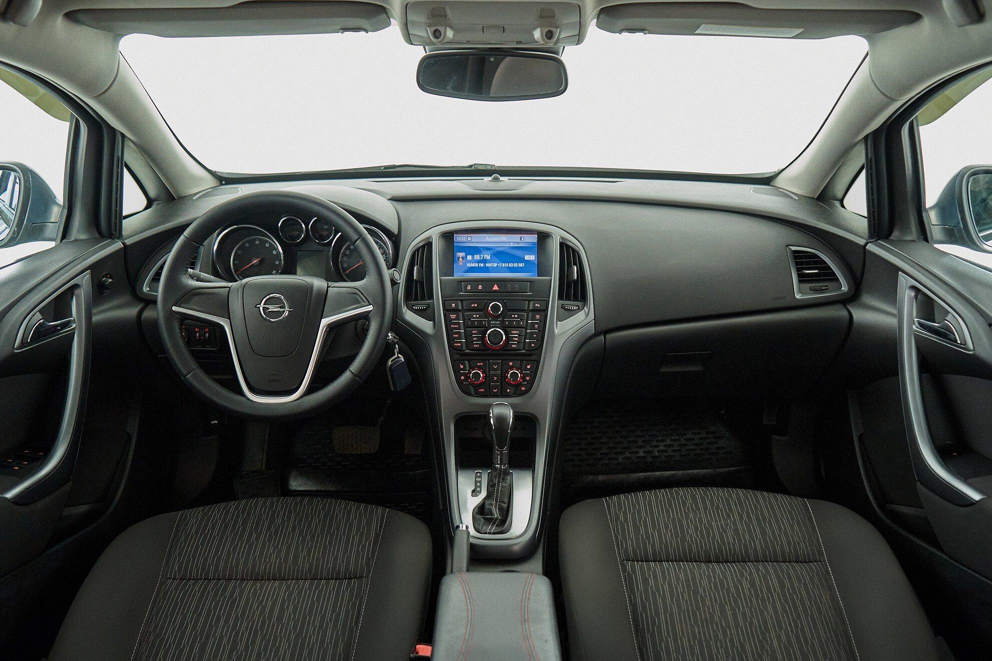 Opel Astra 2017, серый