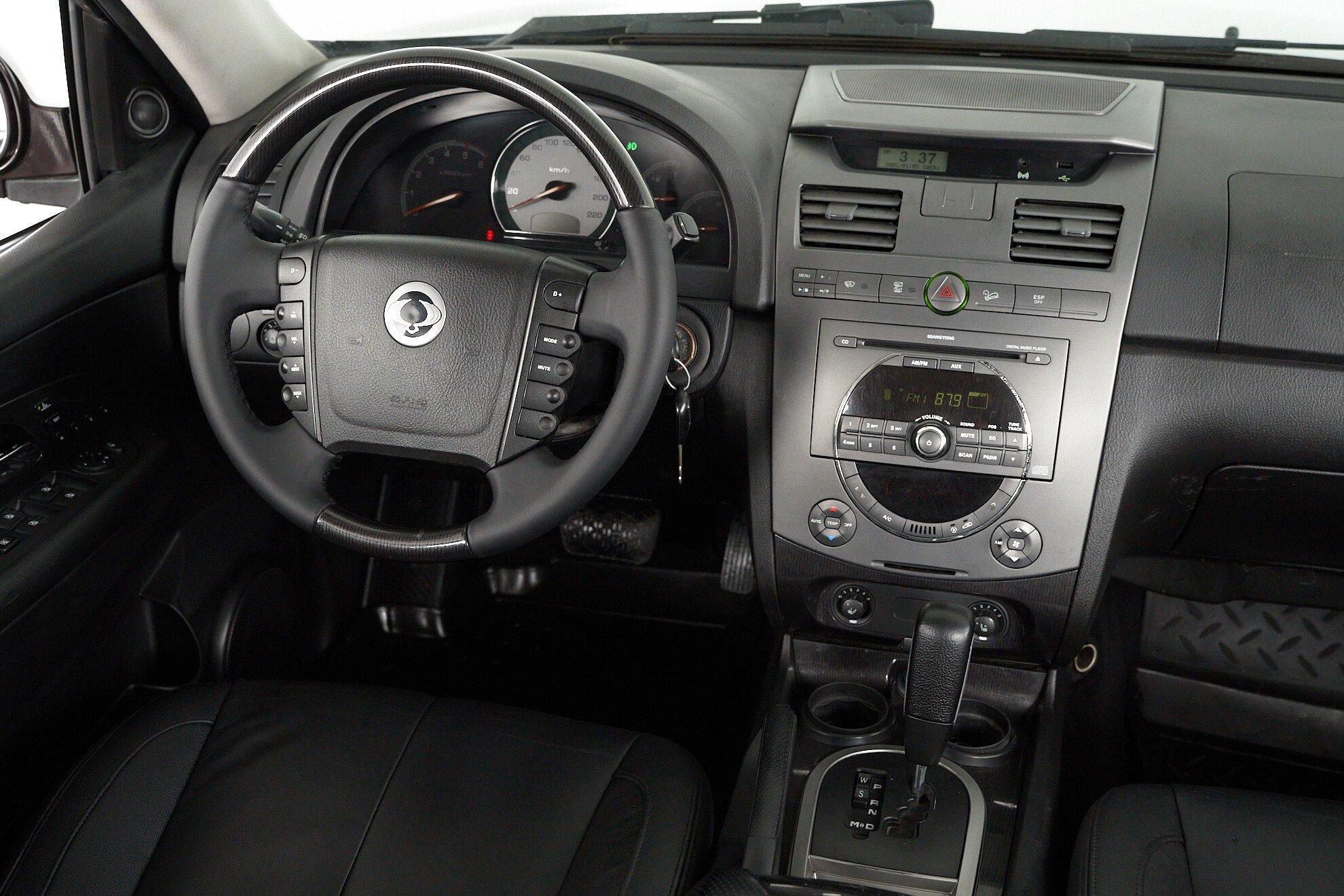 SsangYong Rexton 2012, пурпурный
