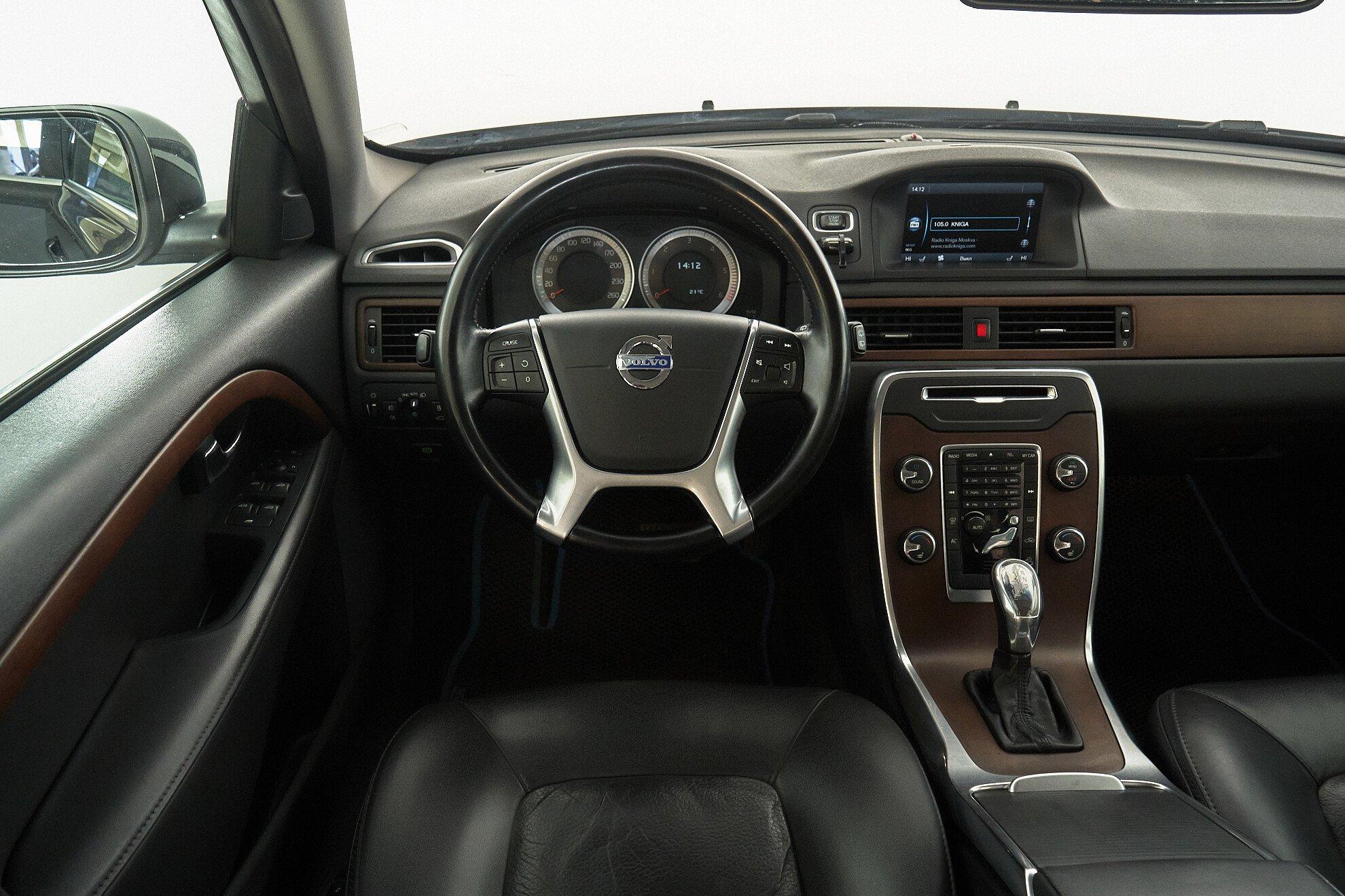 Volvo XC70 2012, черный
