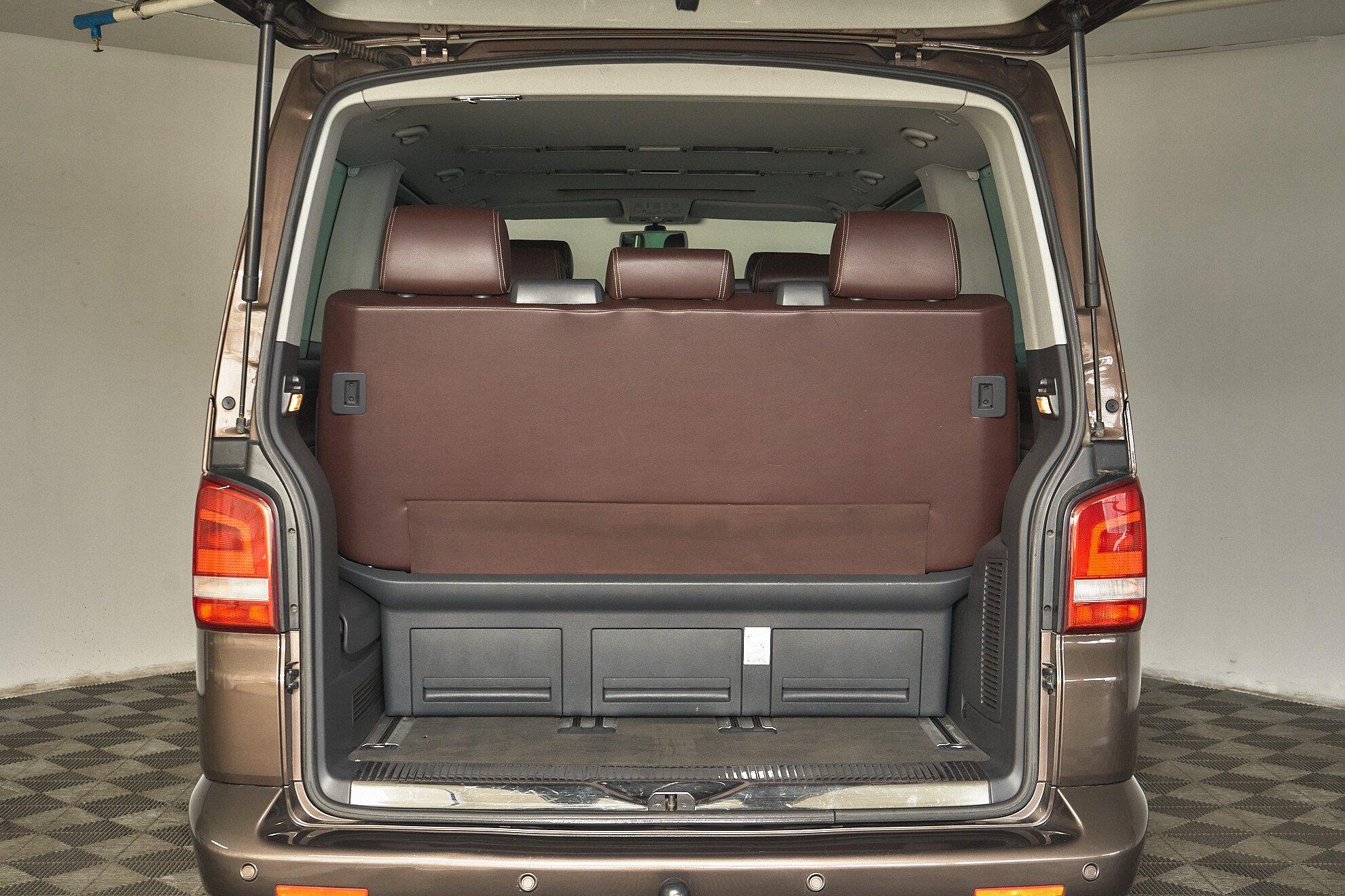 Volkswagen Multivan 2010, коричневый