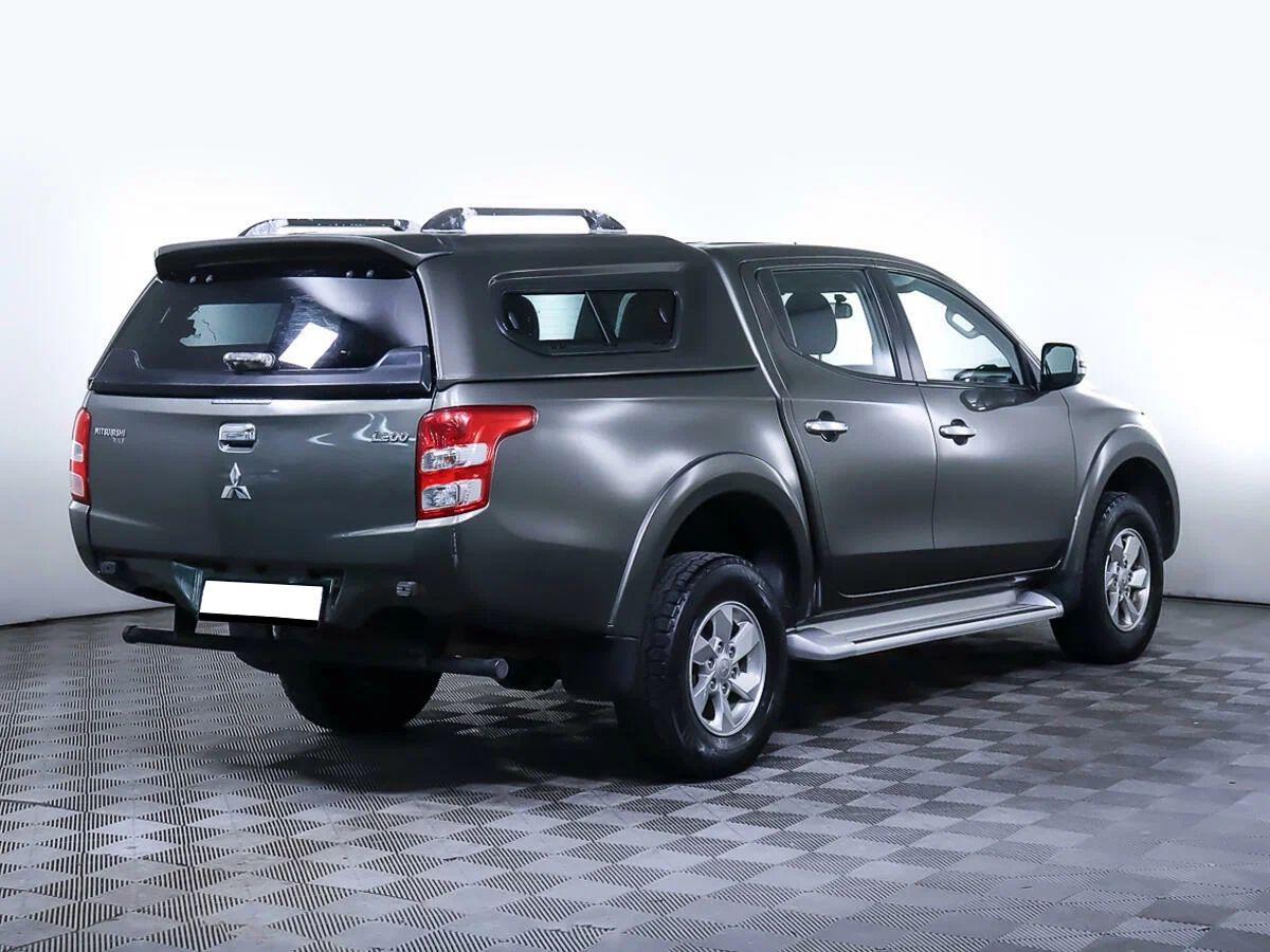 Mitsubishi L200 2017, серый