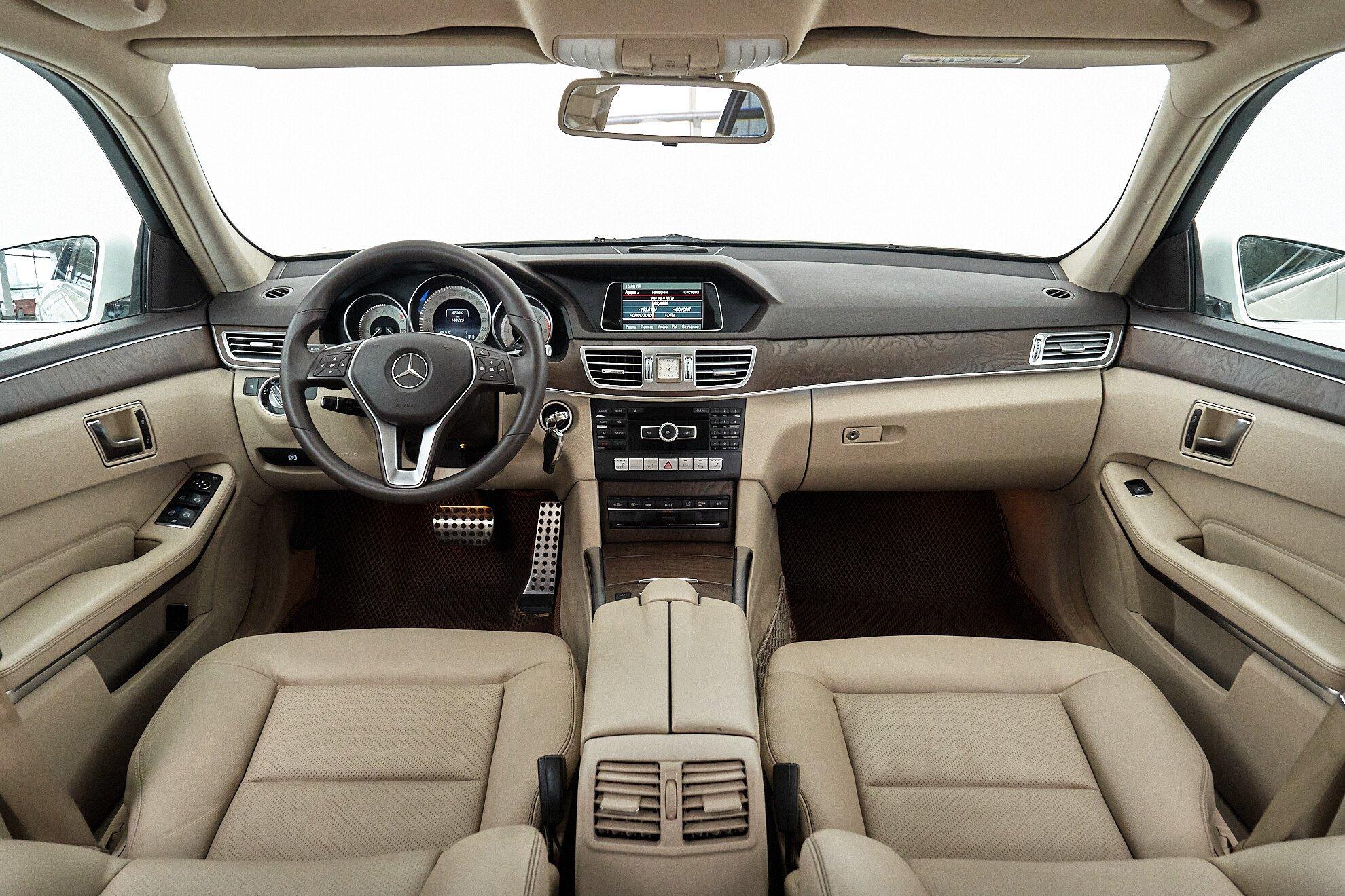 Mercedes-Benz E-Класс 2013, белый