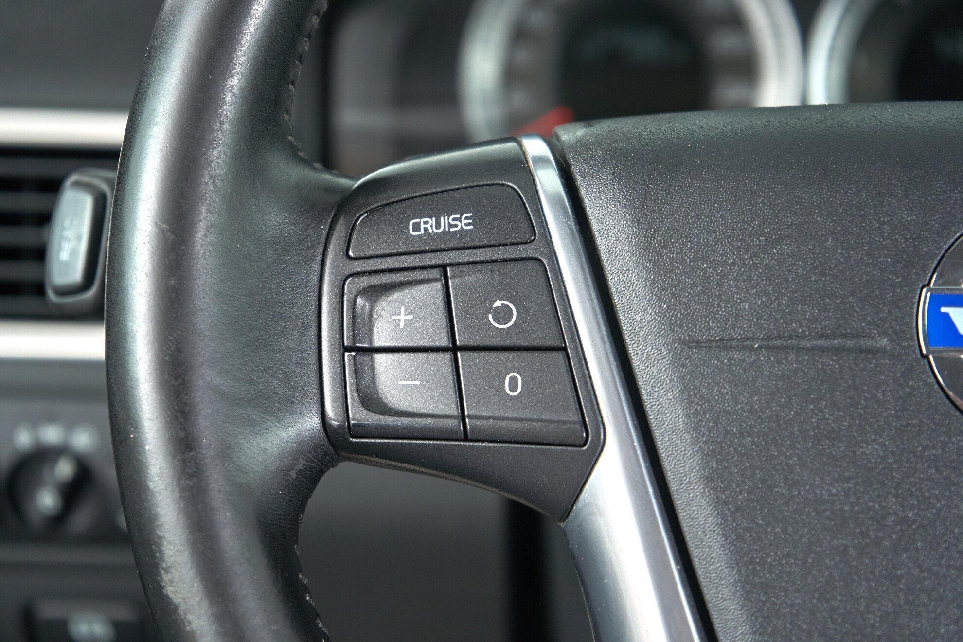 Volvo XC70 2011, черный