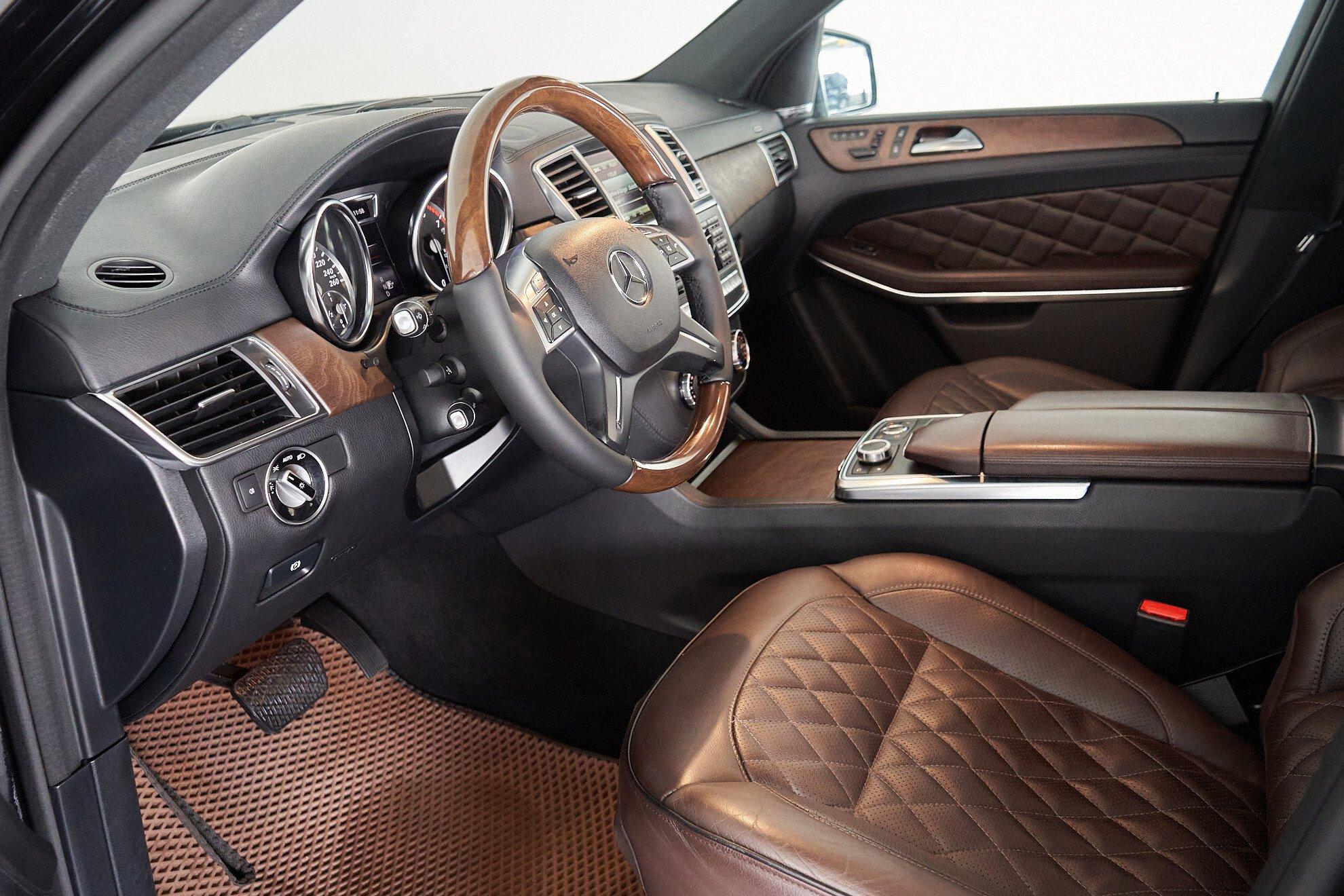 Mercedes-Benz GL-Класс 2012, черный