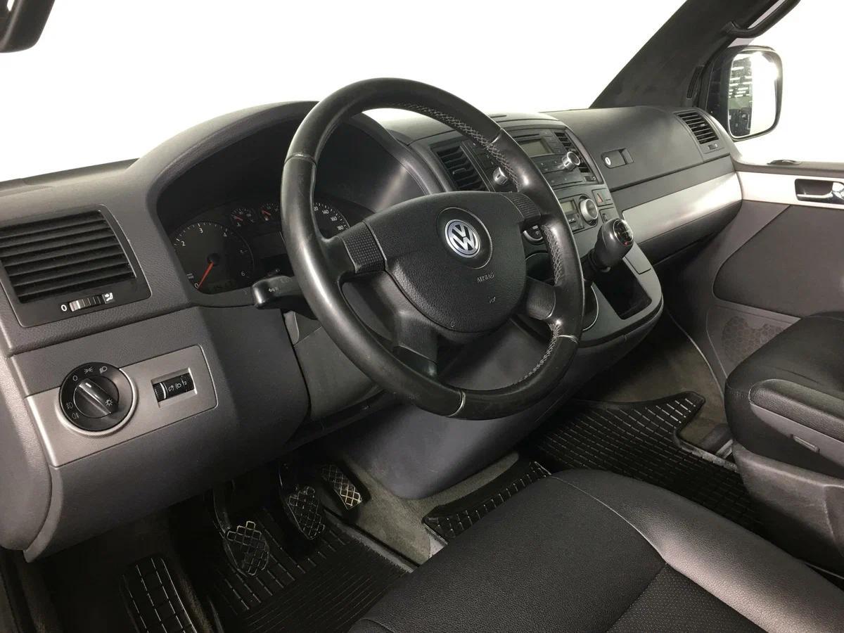 Volkswagen Multivan 2009, черный
