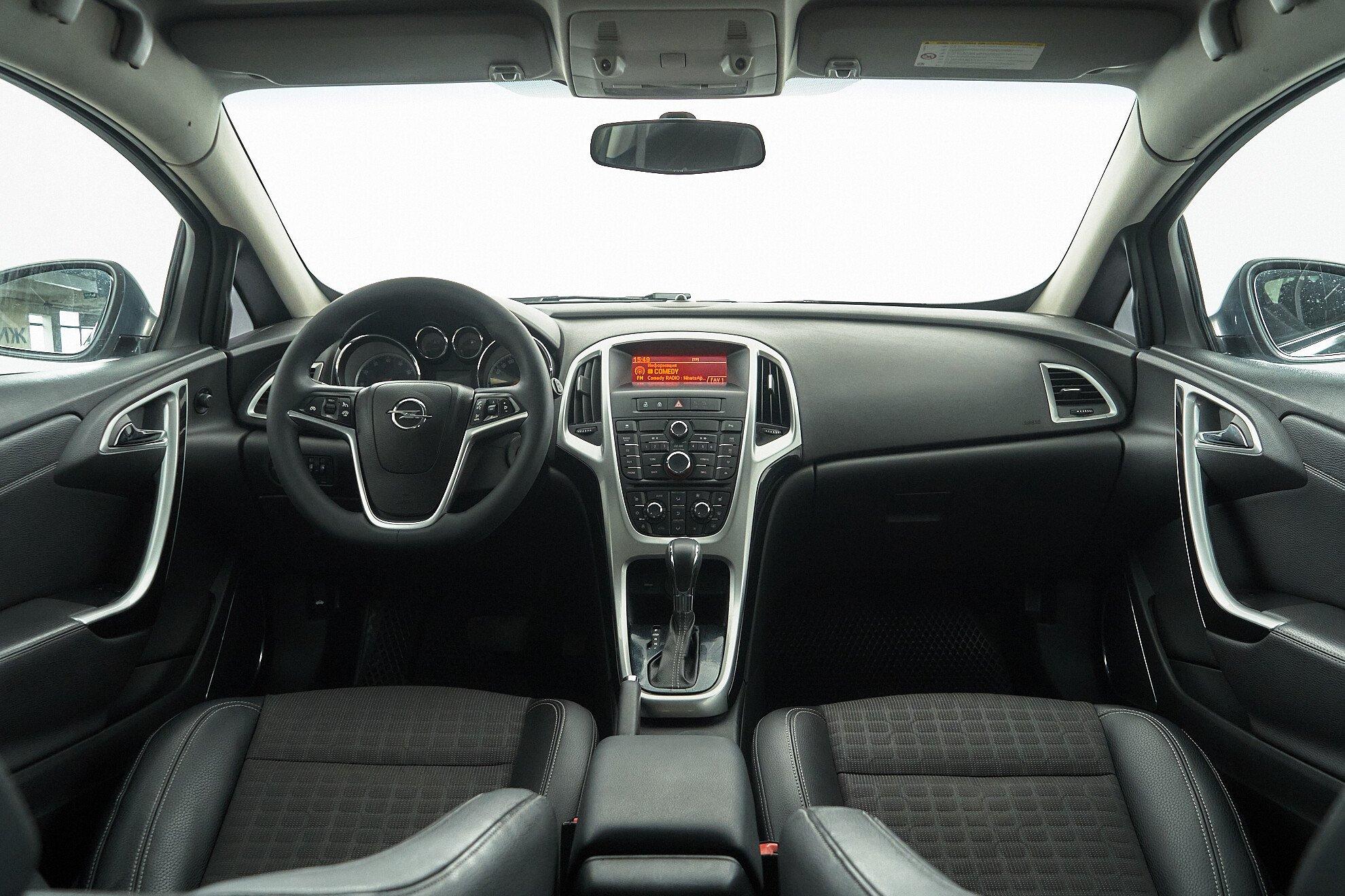 Opel Astra 2013, серый