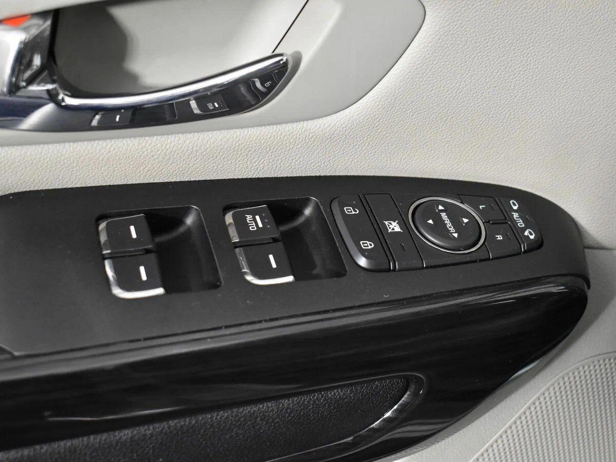 Kia Carnival 2016, серый