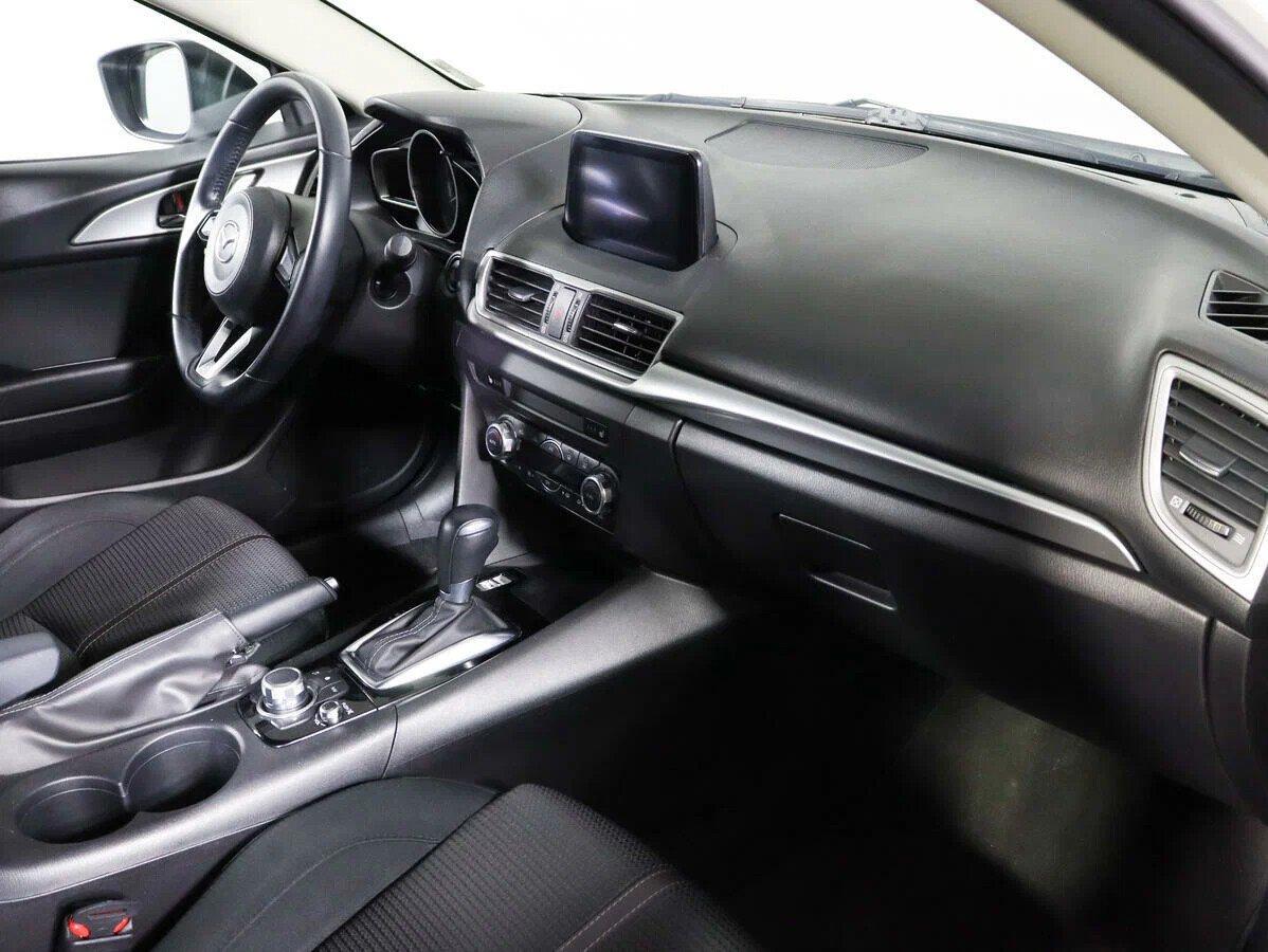 Mazda 3 2018, белый