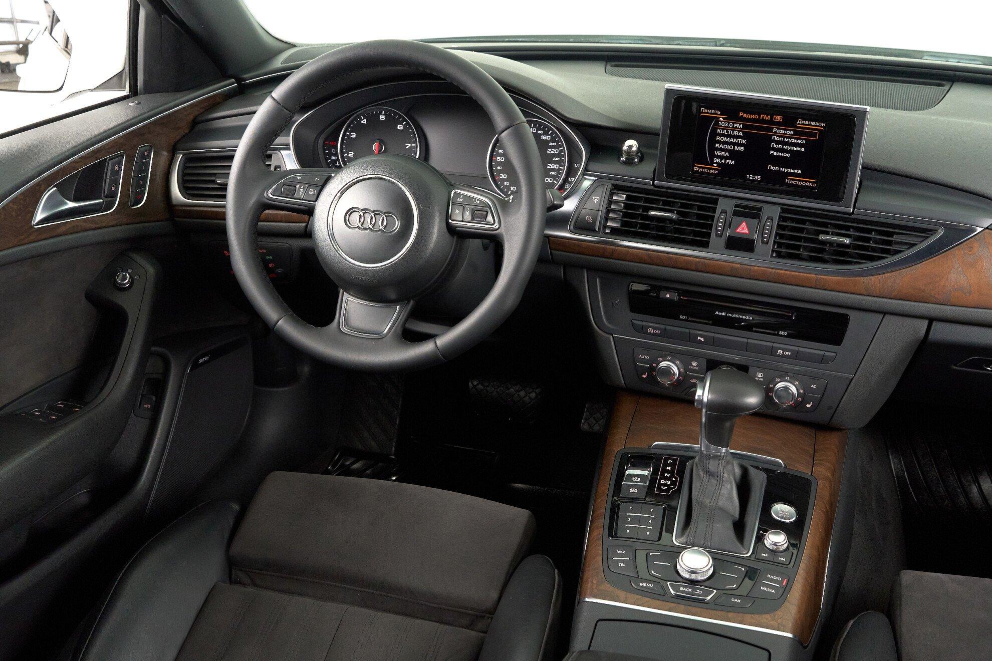 Audi A6 2011, белый