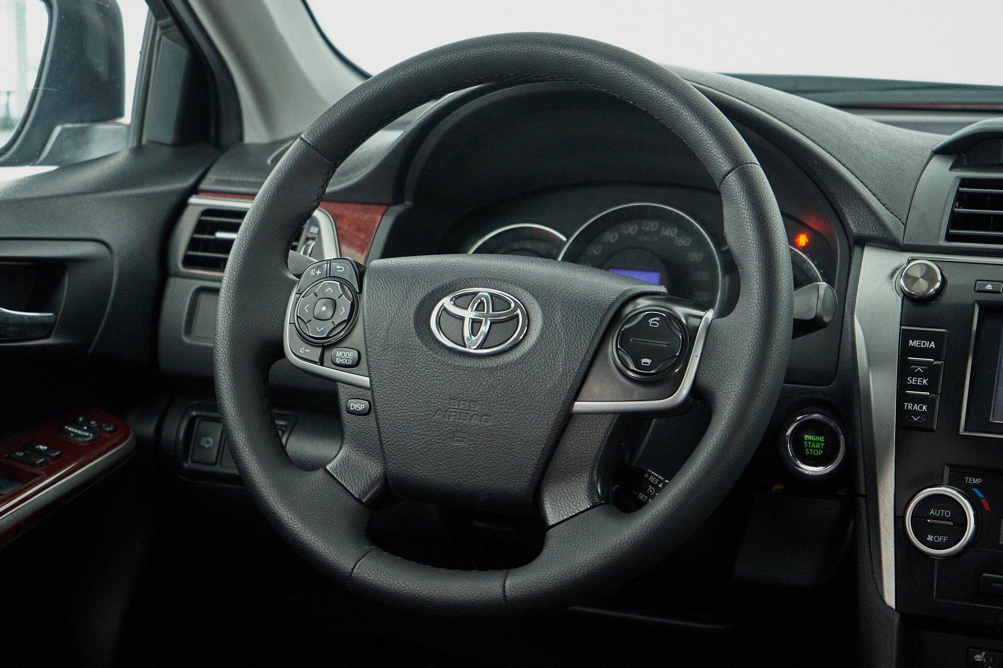 Toyota Camry 2013, серый