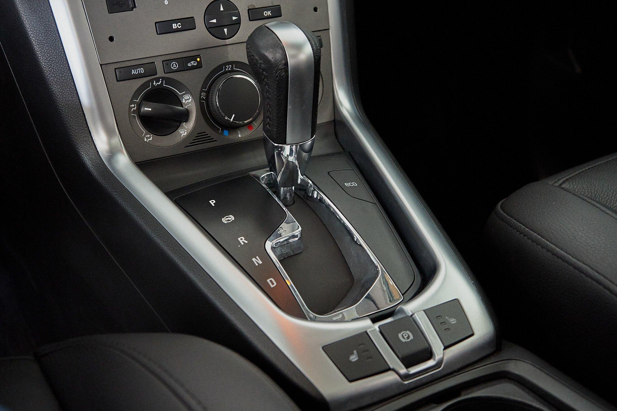Opel Antara 2012, черный