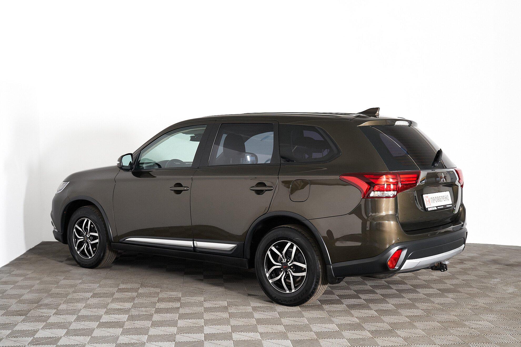 Mitsubishi Outlander 2018, коричневый
