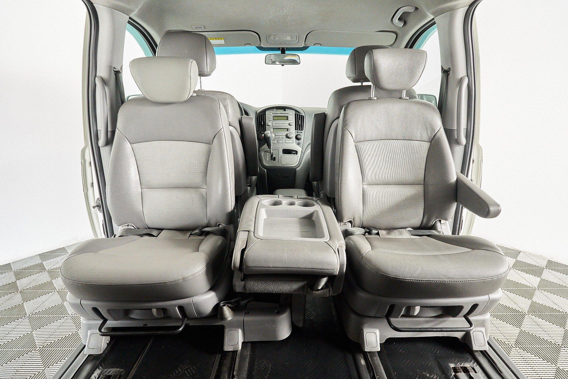 Hyundai Grand Starex 2012, белый