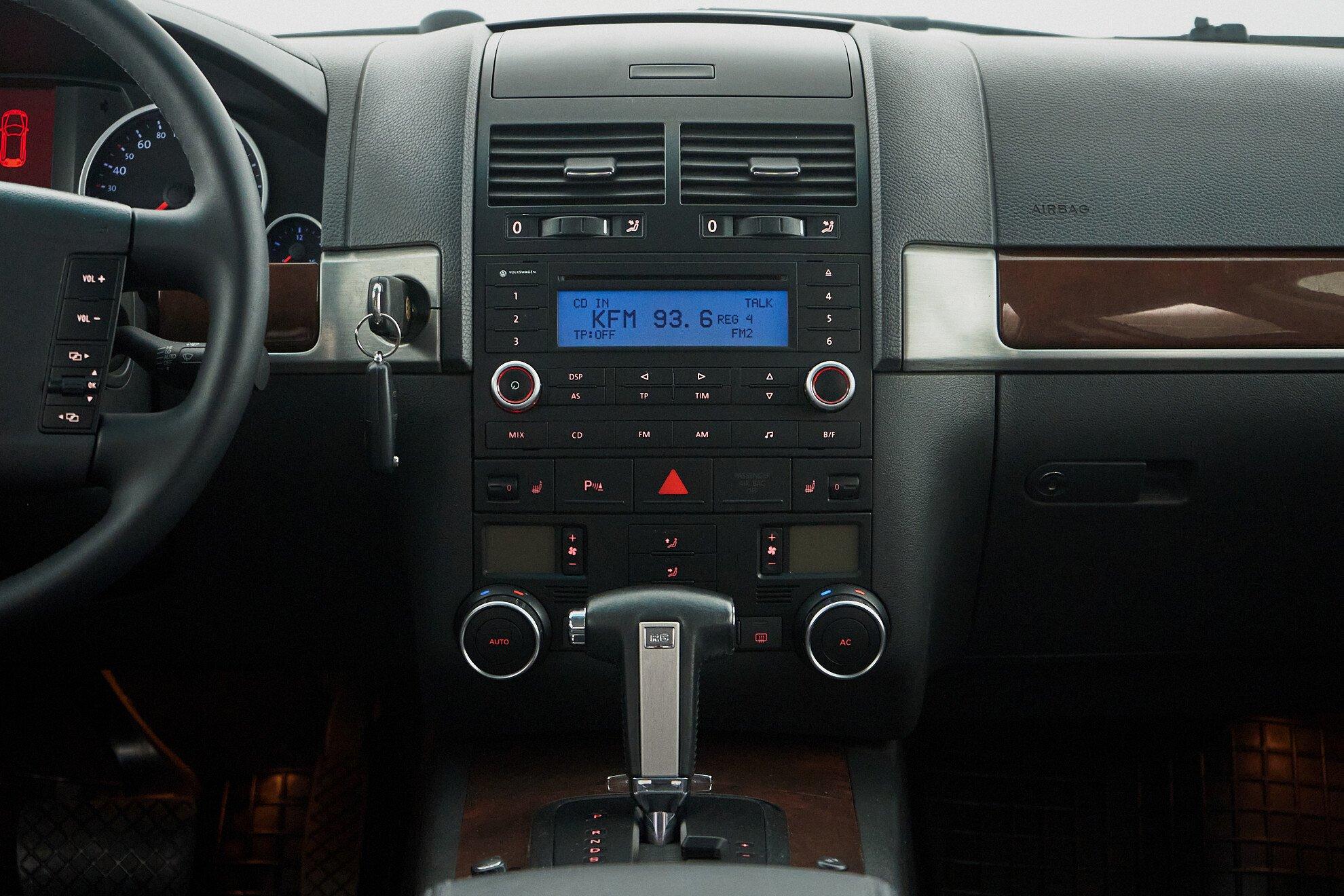 Volkswagen Touareg 2009, серый