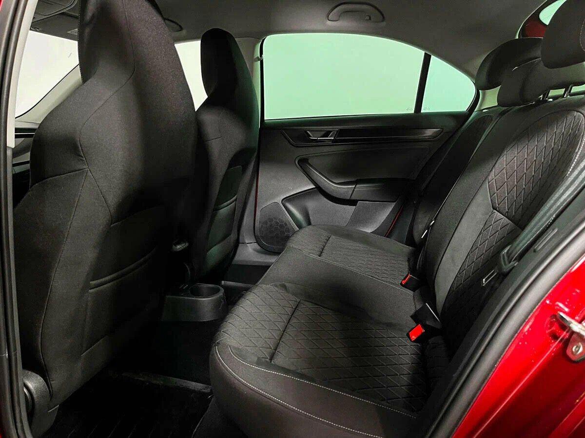 Skoda Rapid 2020, красный
