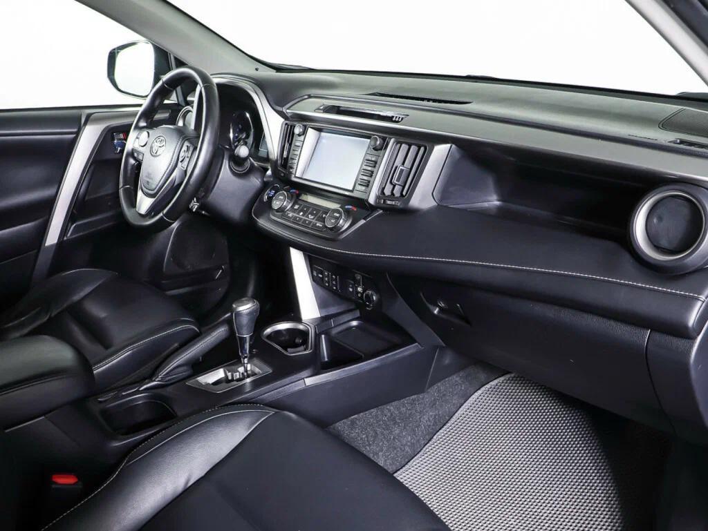 Toyota RAV4 2017, черный