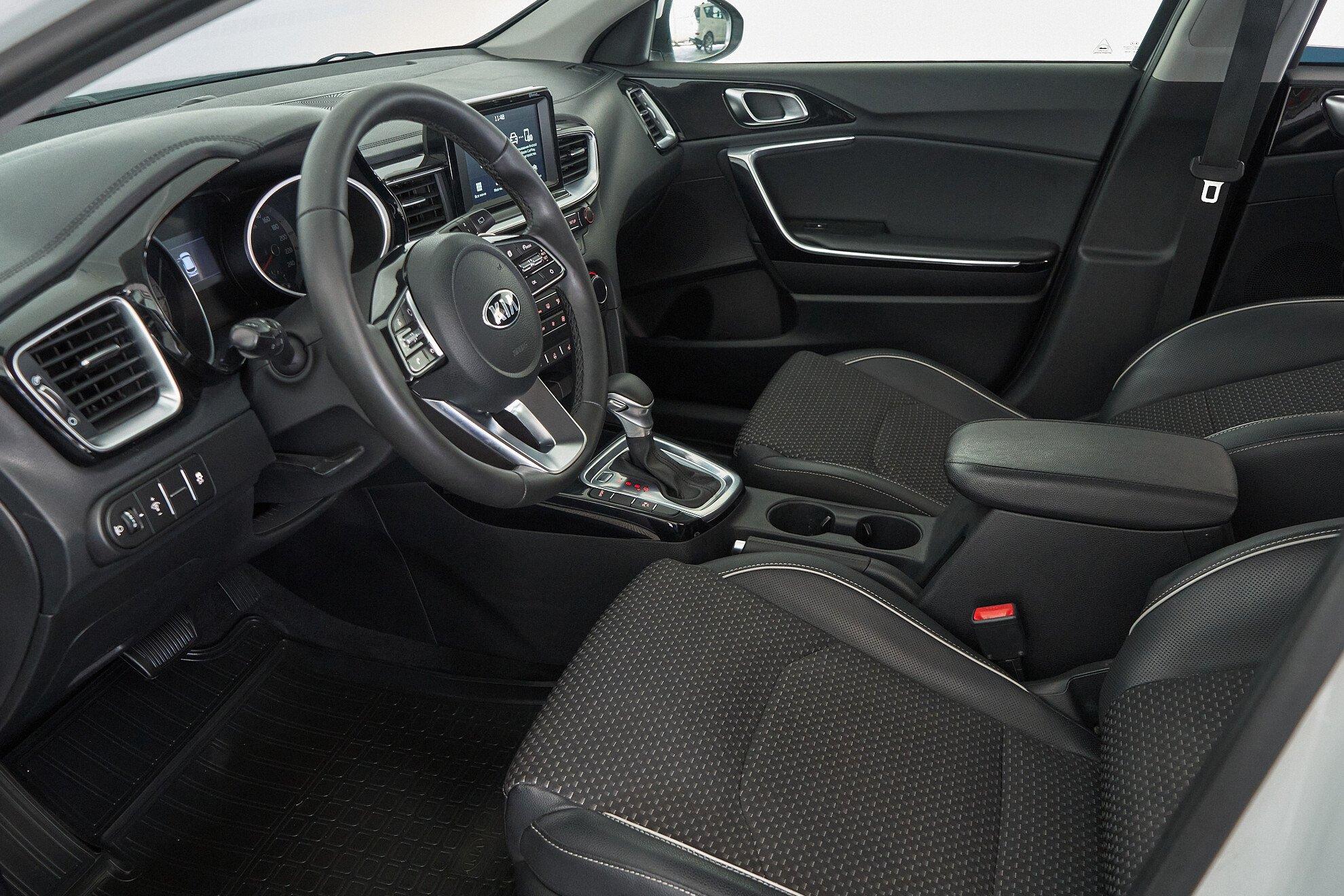 Kia Ceed 2018, белый