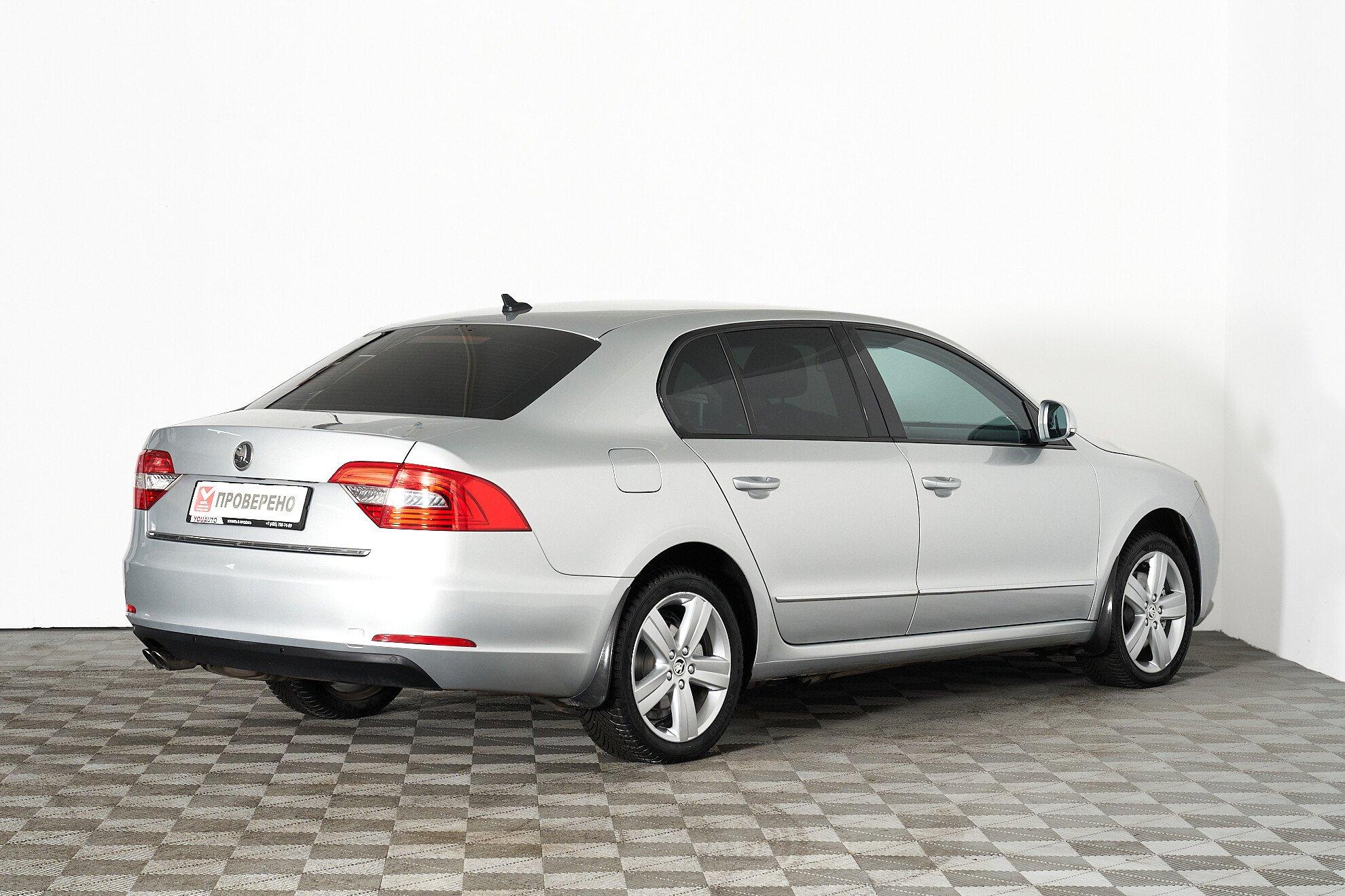 Skoda Superb 2013, серебряный