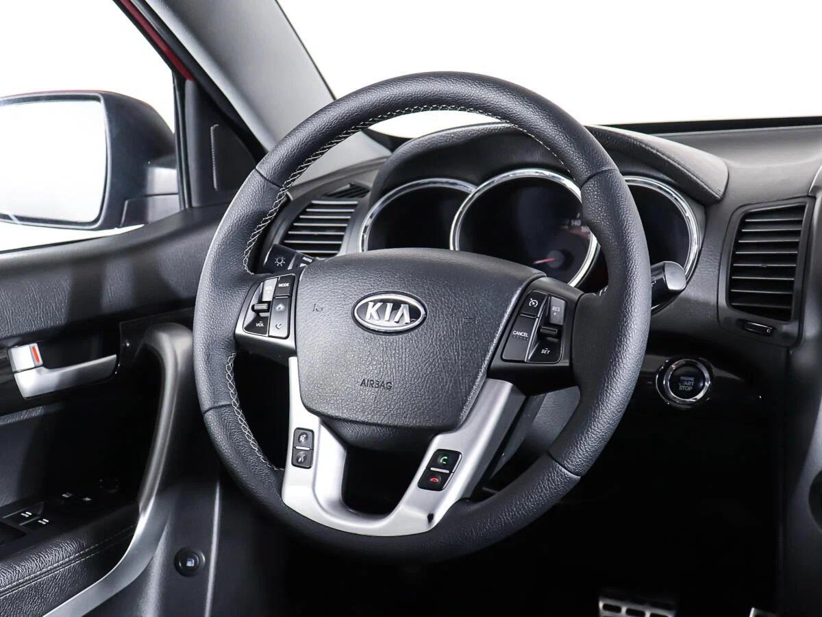 Kia Sorento 2011, красный