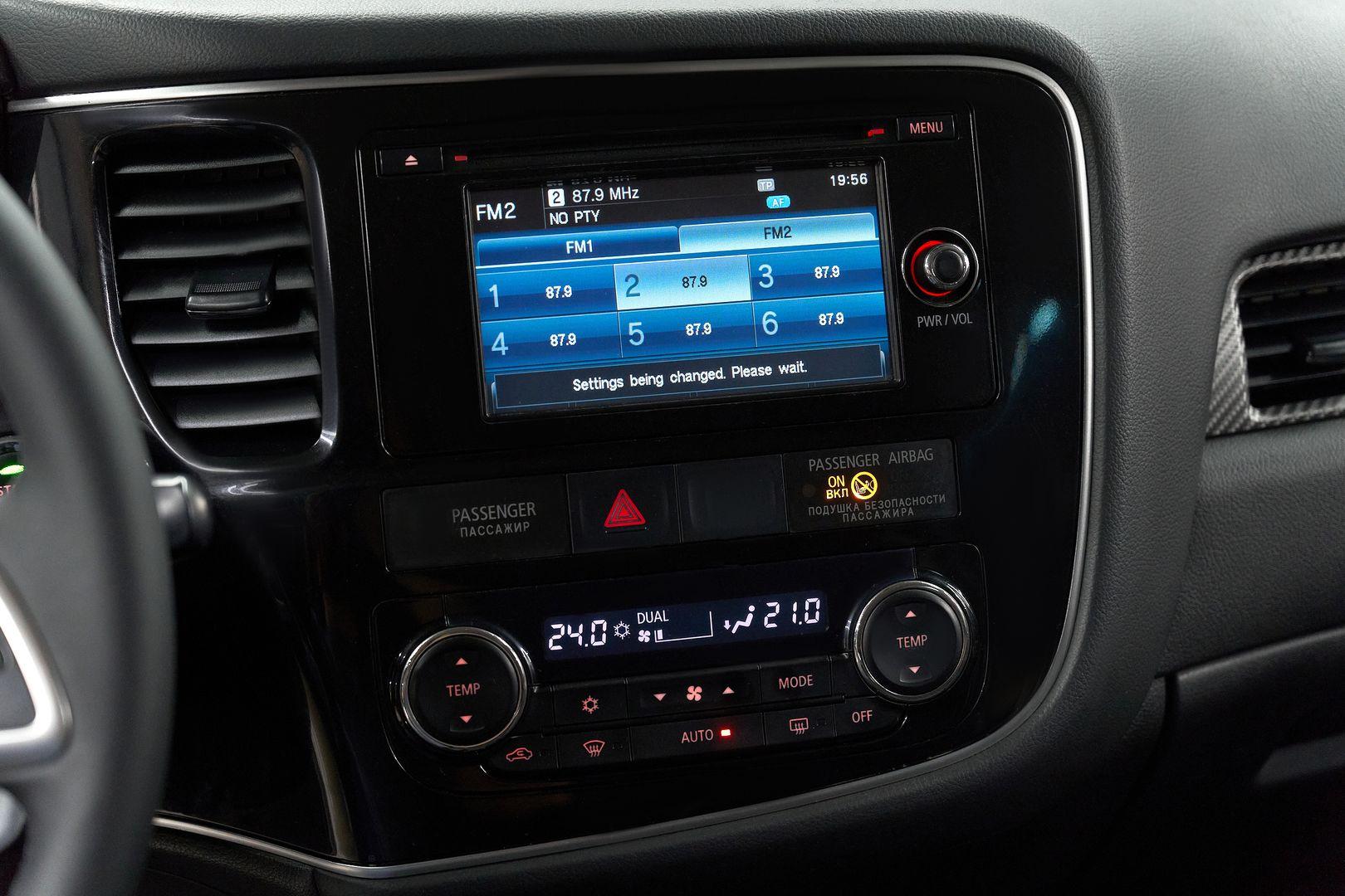 Mitsubishi Outlander 2012, серый