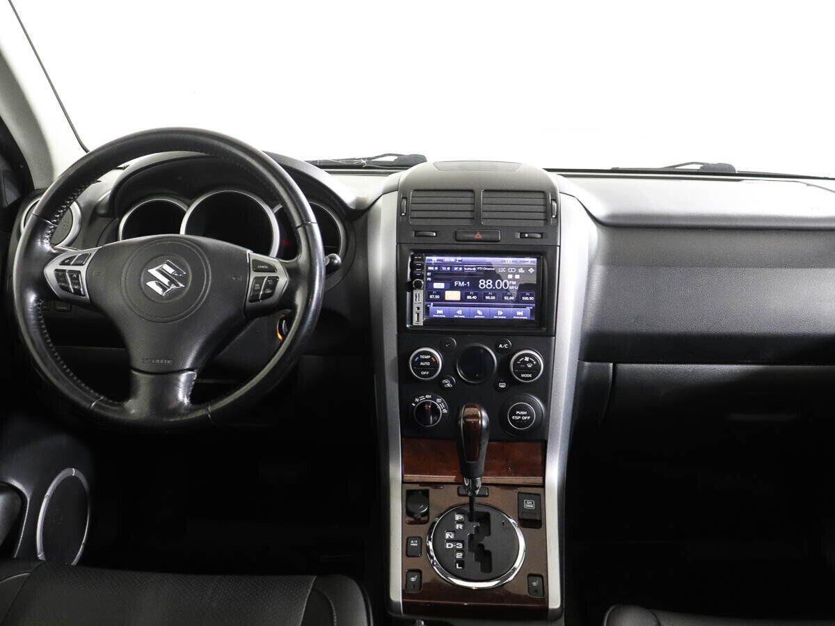 Suzuki Grand Vitara 2010, красный