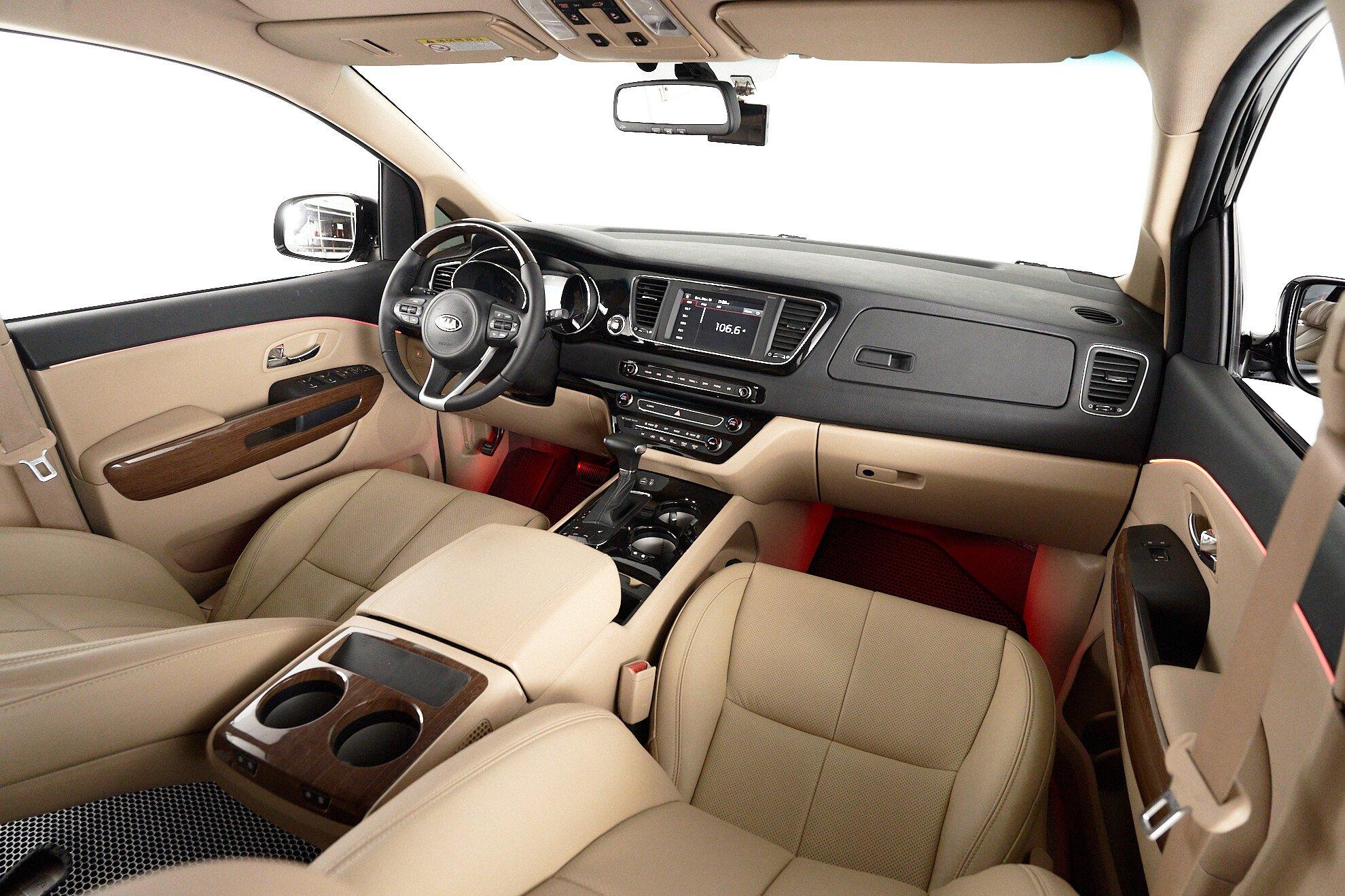 Kia Carnival 2016, черный