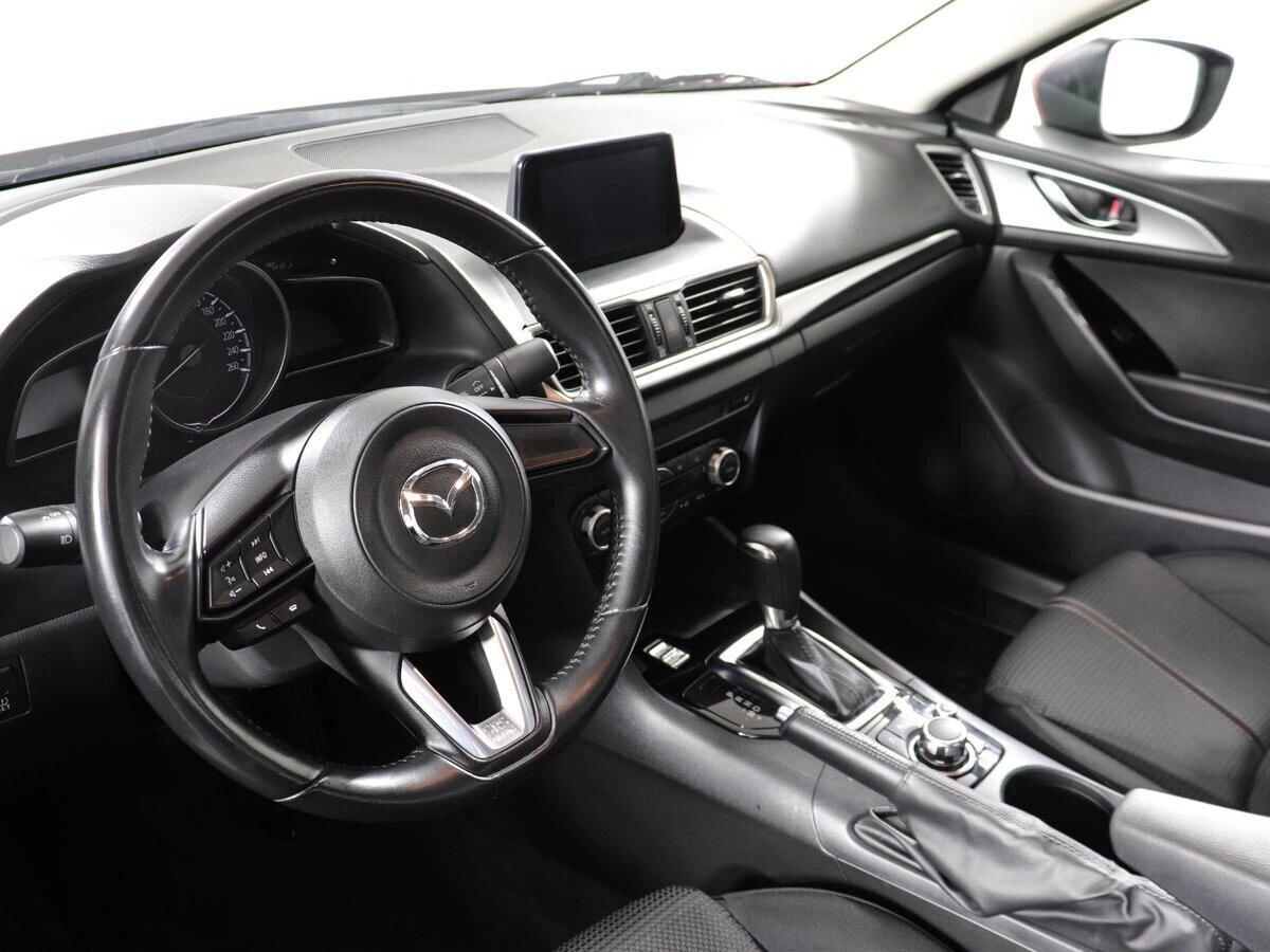 Mazda 3 2018, красный