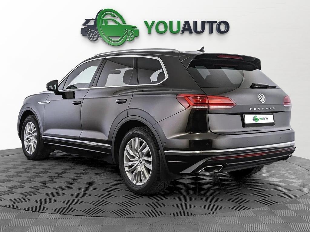 Volkswagen Touareg 2018, коричневый