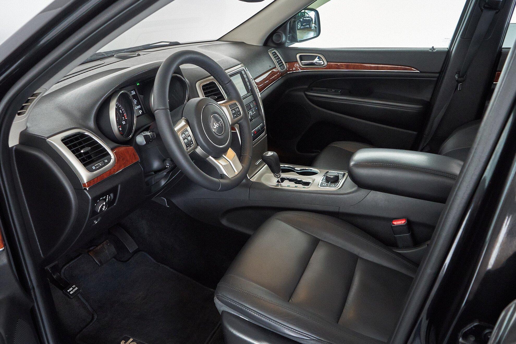 Jeep Grand Cherokee 2012, черный