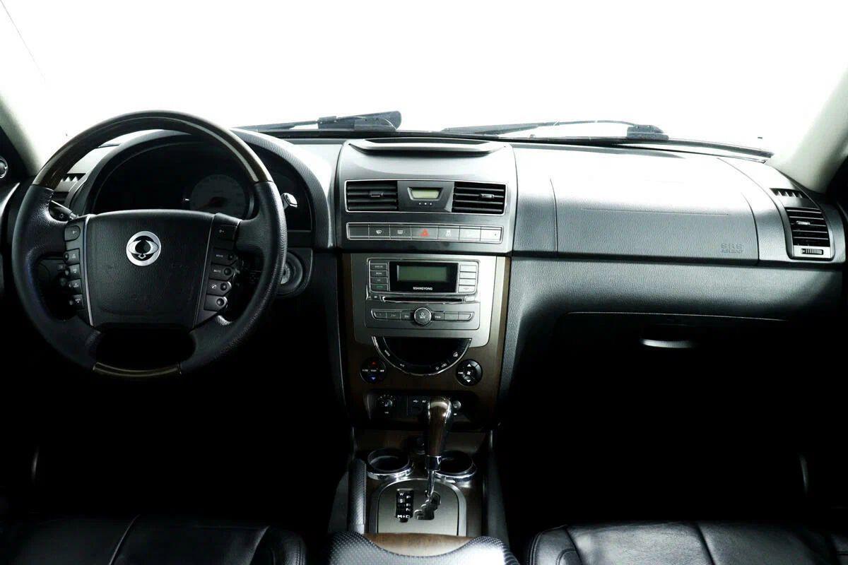 SsangYong Rexton 2015, коричневый
