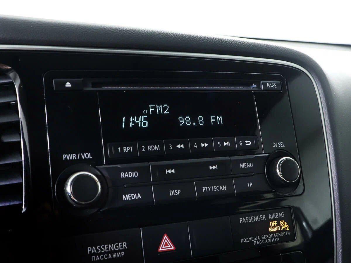 Mitsubishi Outlander 2013, белый