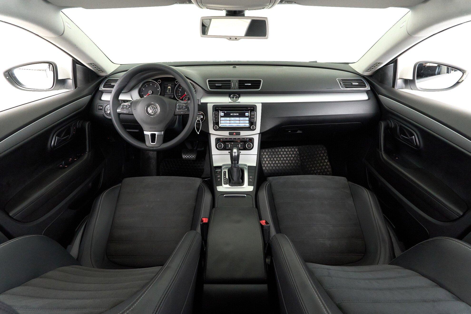 Volkswagen Passat CC 2011, белый