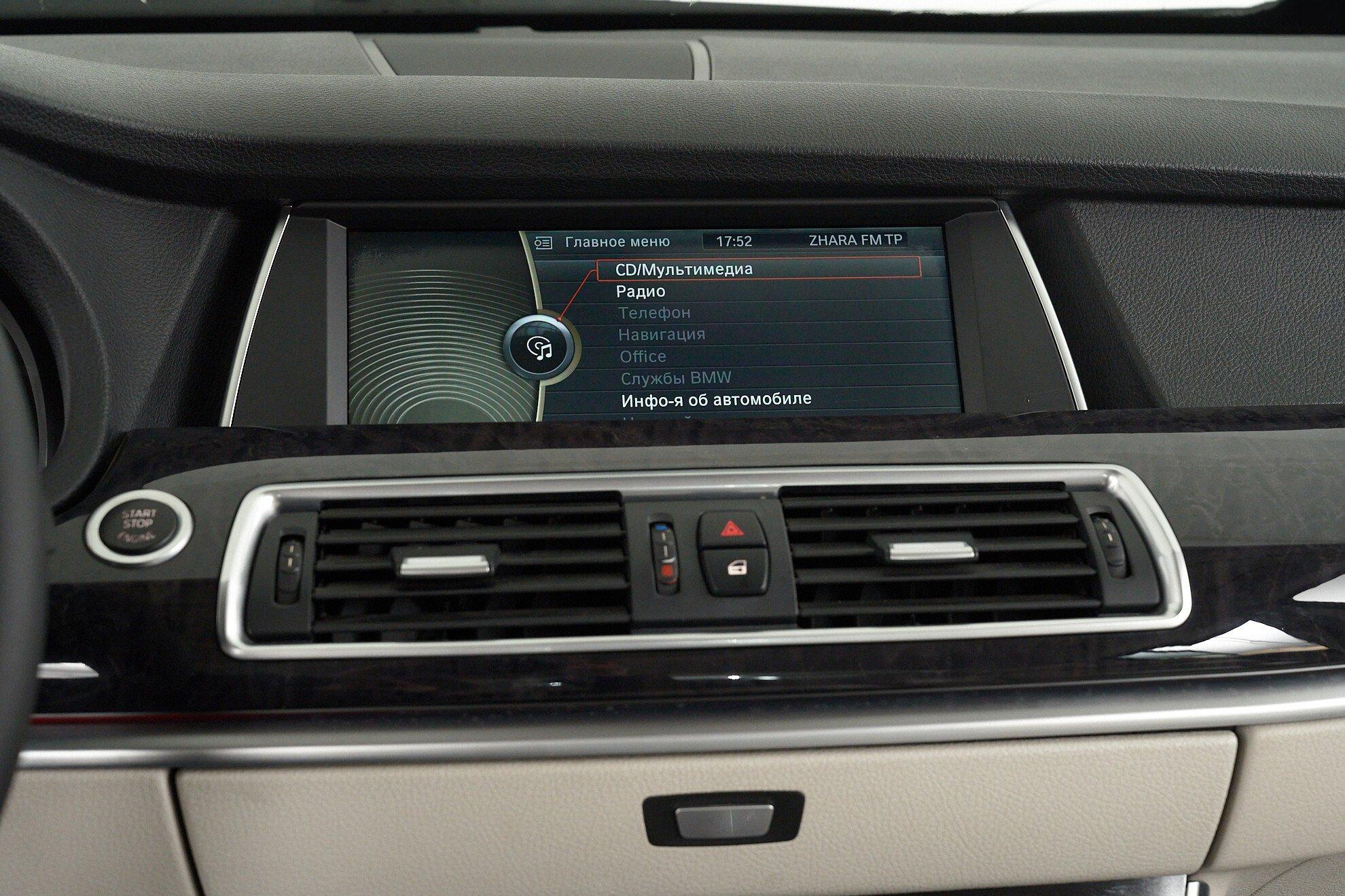 BMW 5 серии 2012, белый