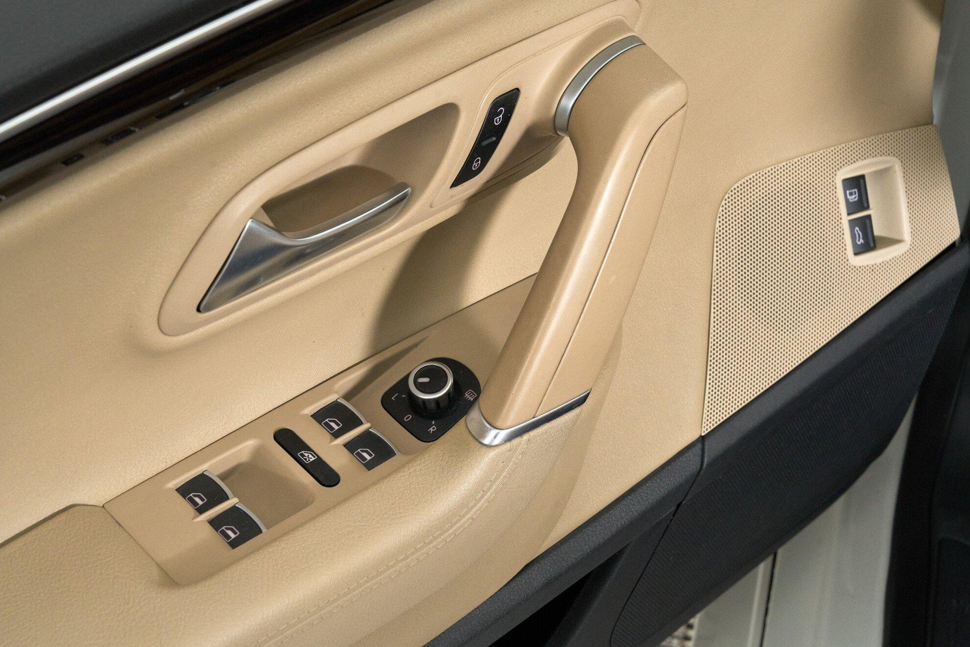 Volkswagen Passat CC 2013, белый