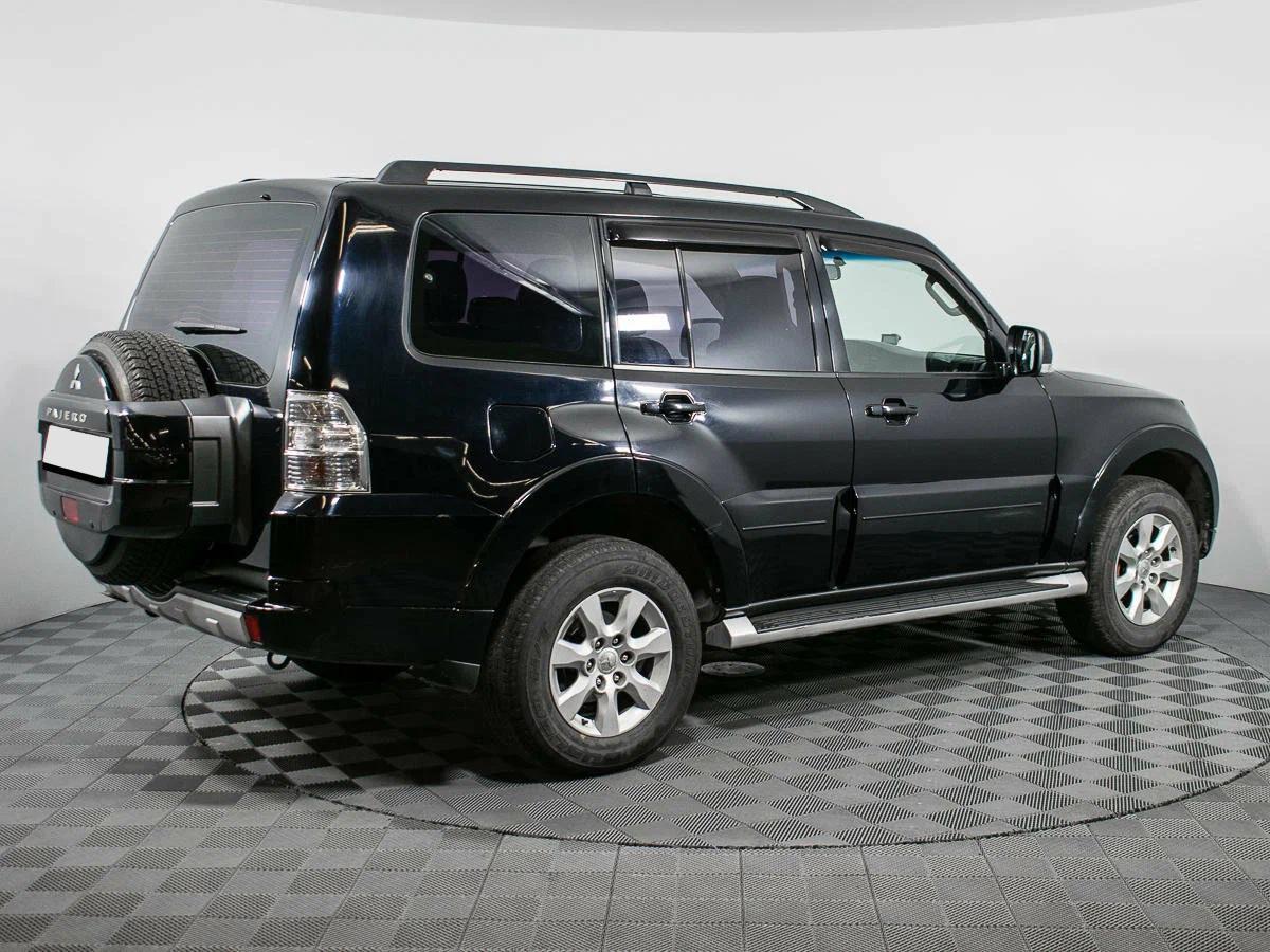 Mitsubishi Pajero 2011, черный