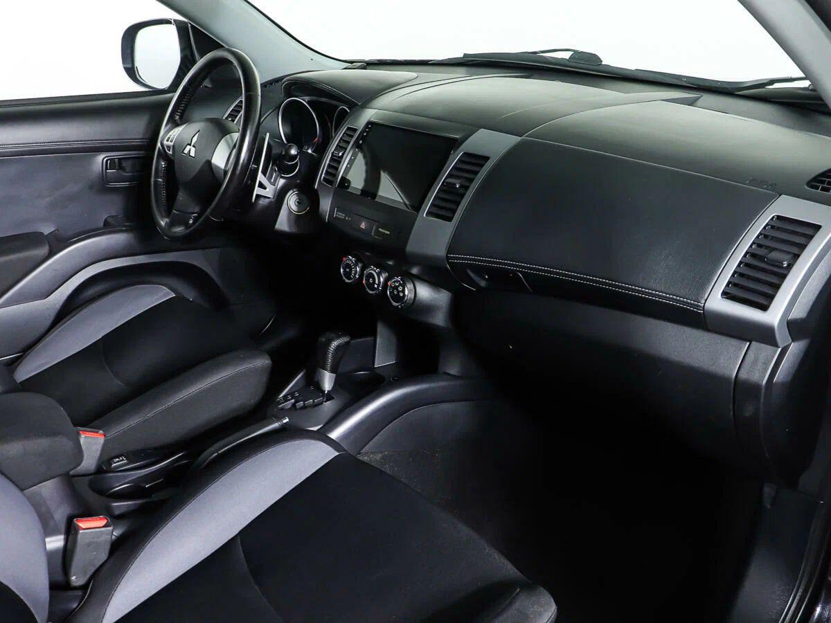 Mitsubishi Outlander 2011, черный