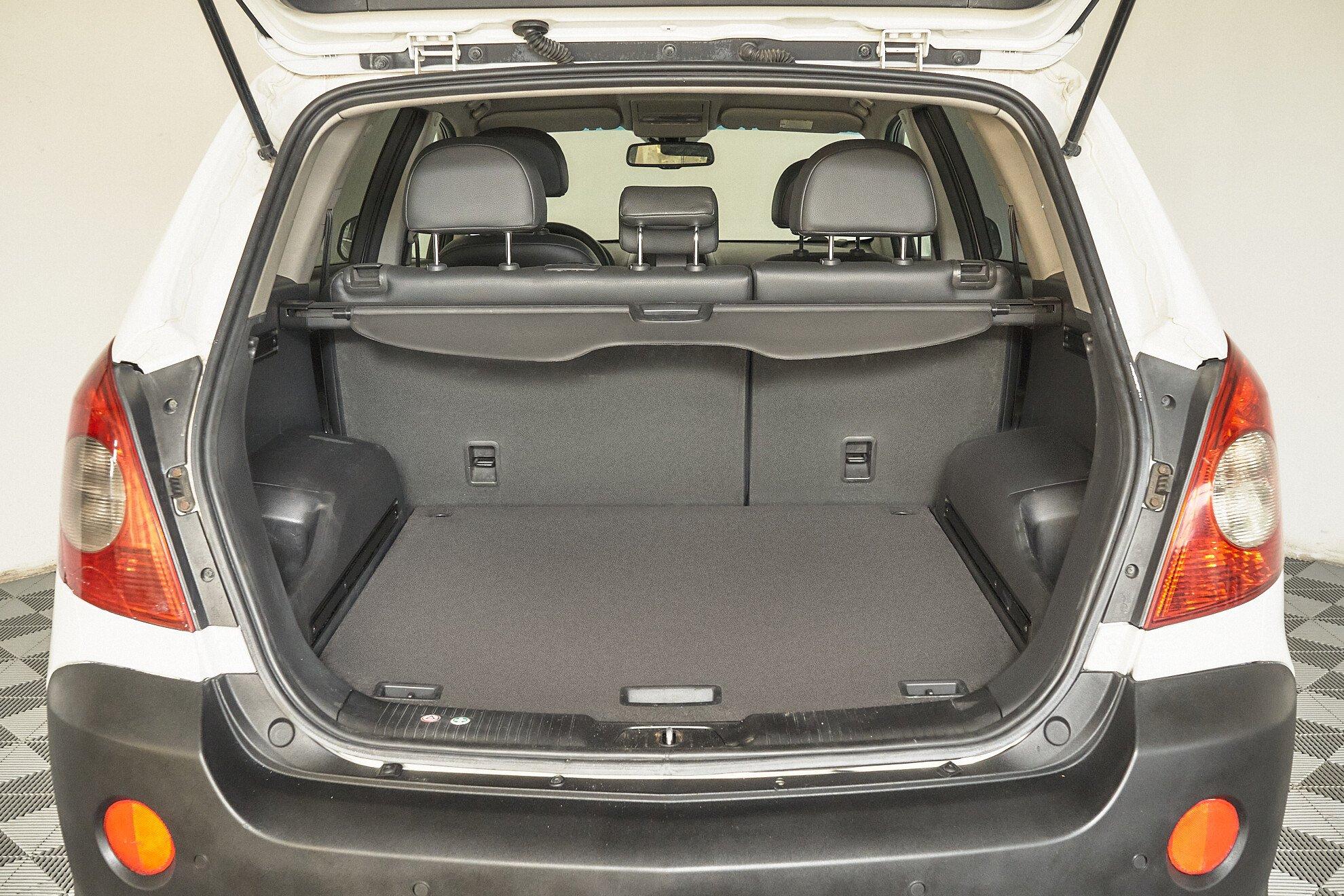 Opel Antara 2011, белый